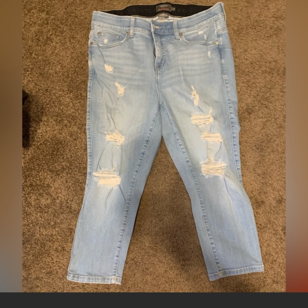 Ripped knee capris